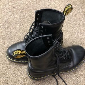 Dr. Marten 1460 original 8 eye boot size 7